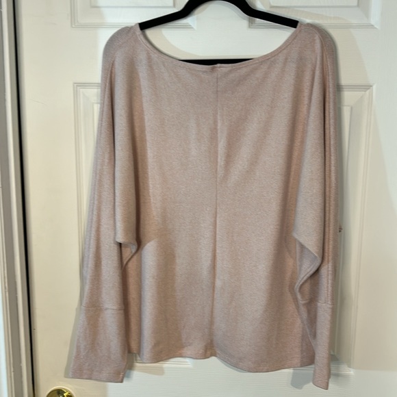 Ladies O/S pale pink dolman style sweater - Picture 3 of 8